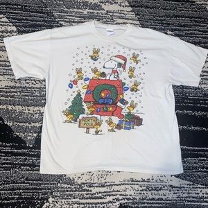 Peanuts Christmas tee